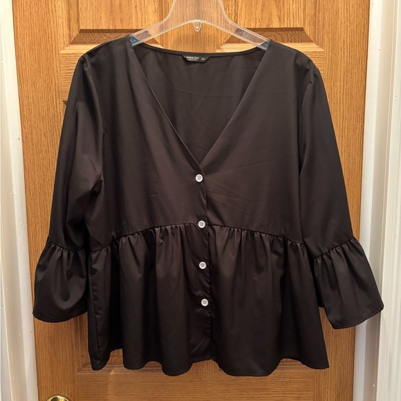 SHEIN Black shirt with white buttons and bell sleeves - Picture 1 of 7